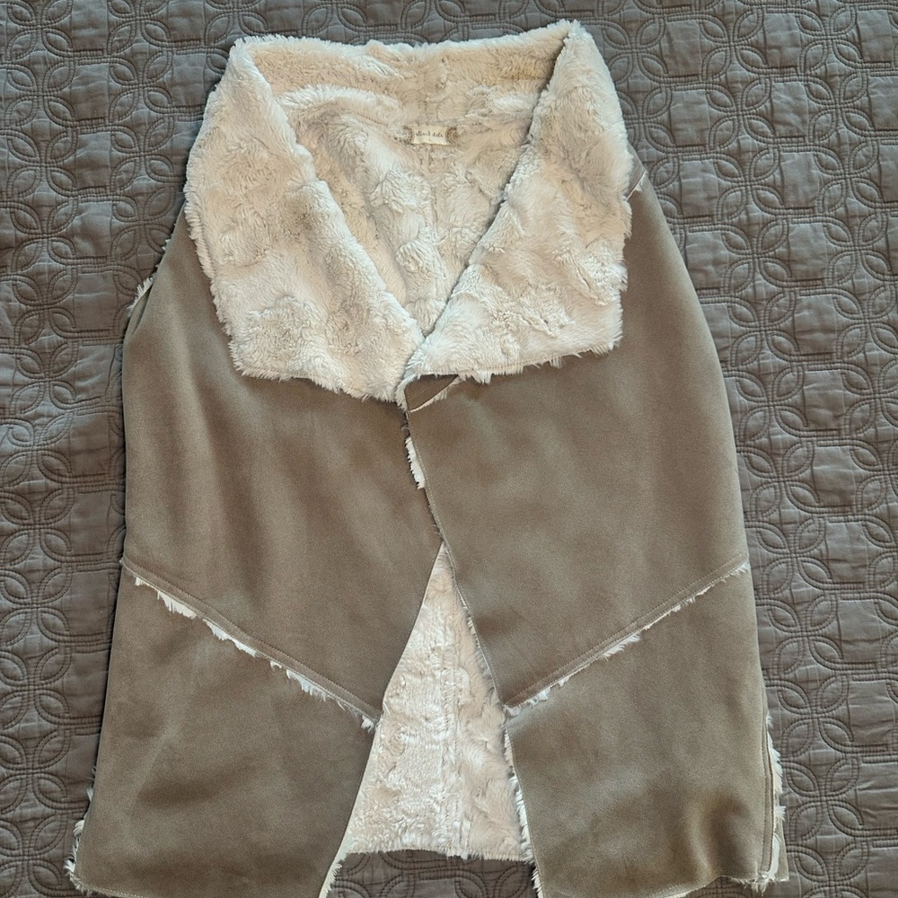 Altar'd State Faux Fur Vest in Cream and Tan